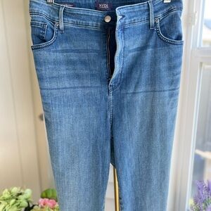 NYDJ Marylyn straight size 22